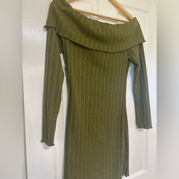 2/$20 Off the shoulder Woman’s Green Dress - Picture 3 of 4